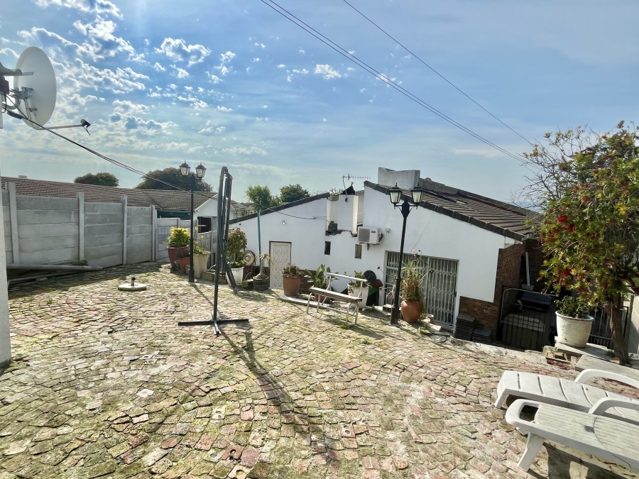 4 Bedroom Property for Sale in Mandalay Western Cape